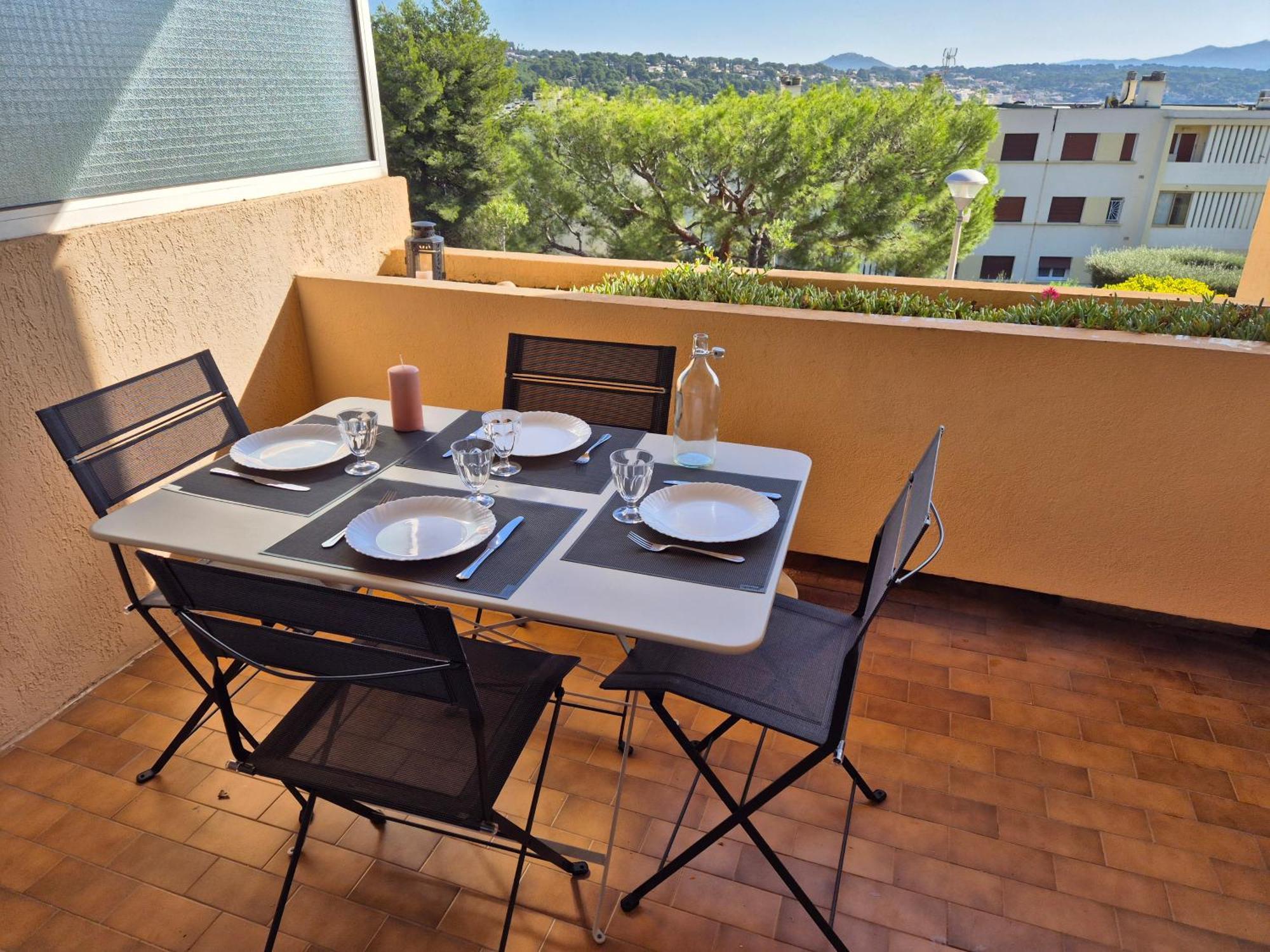 T2 Vue Mer Dans Residence Calme / T2 Sea View In A Quiet Residence Bandol Exterior photo